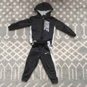 Nike Two-Tone Gray Jogger Set, size 3T